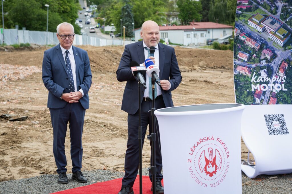 slavnostní poklepání na základní kámen Kampusu Motol 2. lékařské fakulty UK