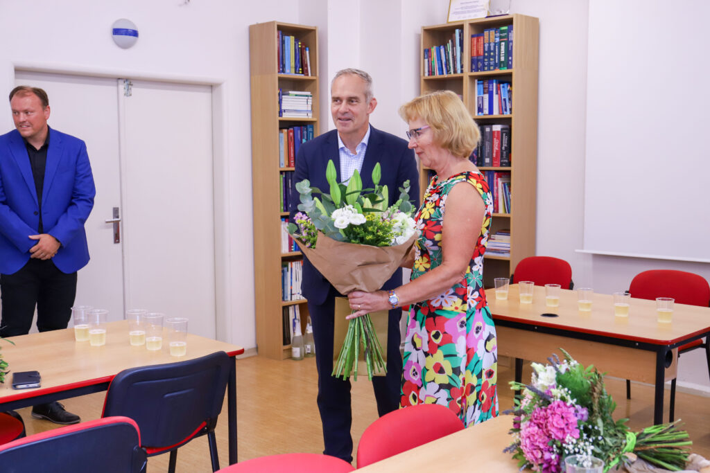 Na dvou pracovištích 2. LF UK a FN Motol se předává pomyslné žezlo.