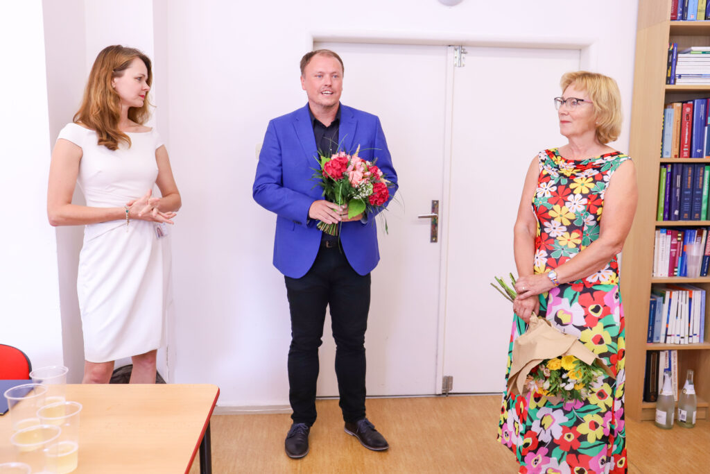 Na dvou pracovištích 2. LF UK a FN Motol se předává pomyslné žezlo.
