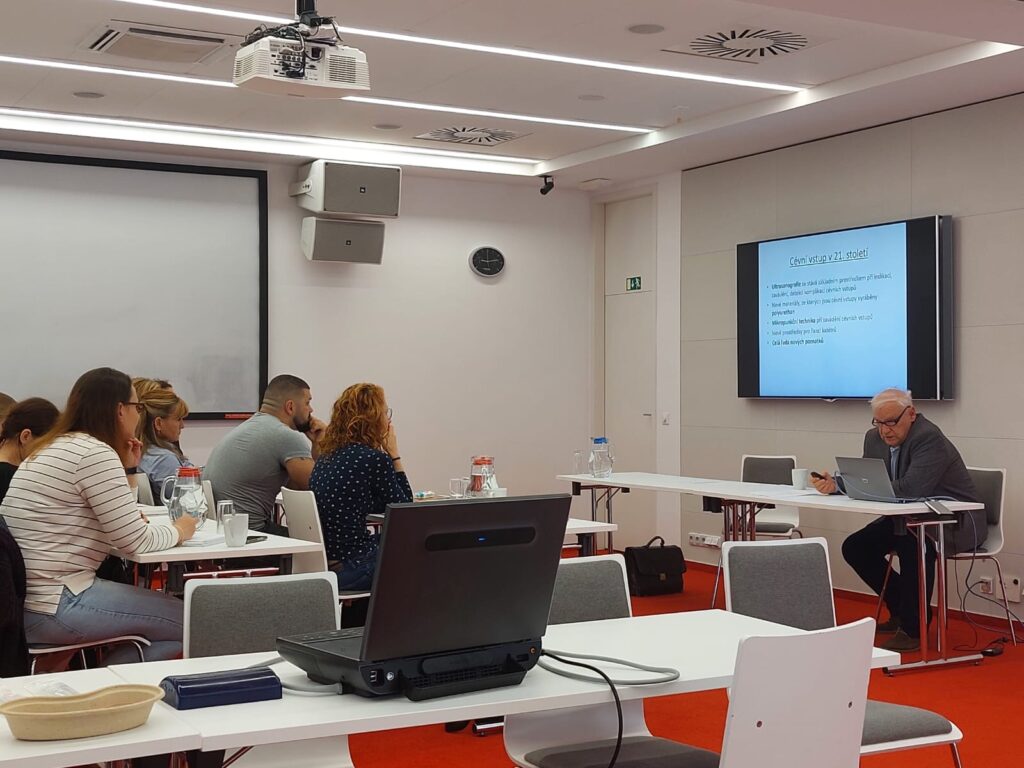 přednášky - Centrum cévních vstupů