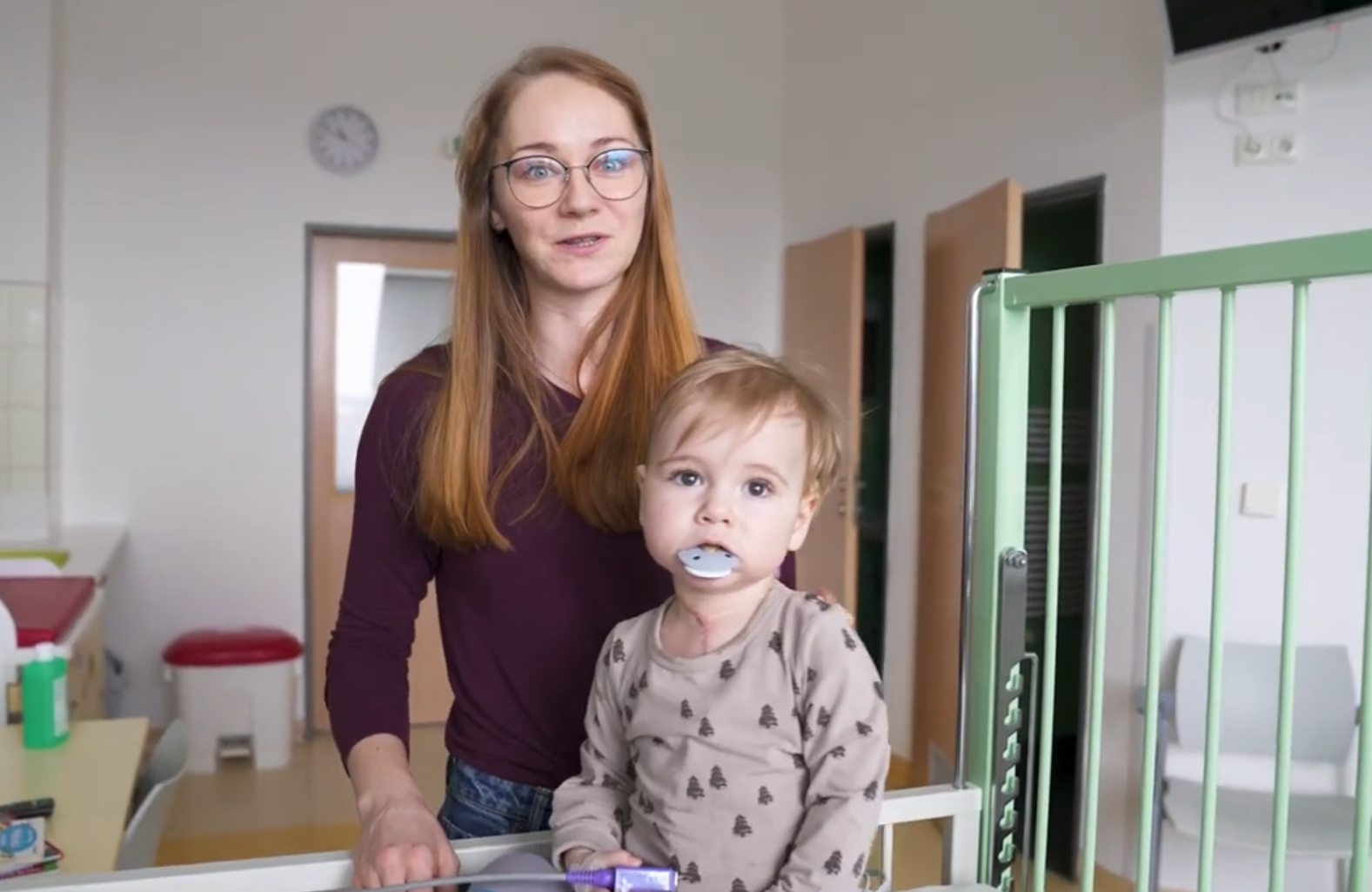 Lékaři z Motola zachránili život miminku s těžkým srdečním selháním: transplantace po roce na přístrojové podpoře