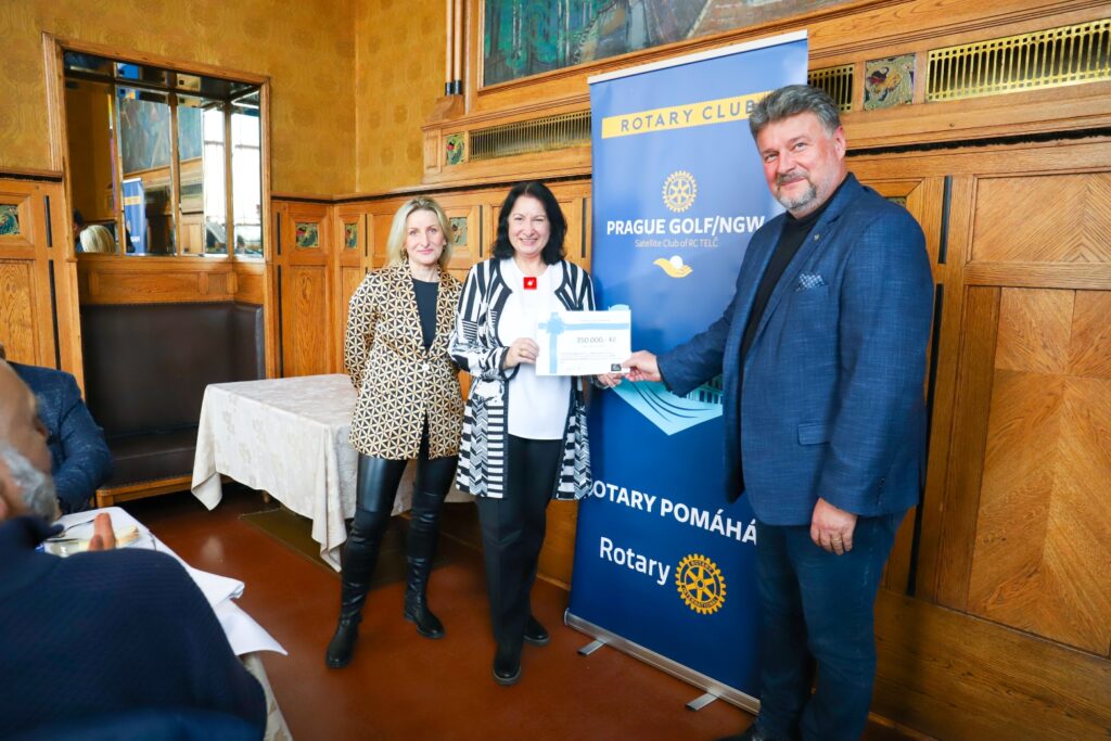 2026_Předávání šeku pro DPK od Rotary klubu
