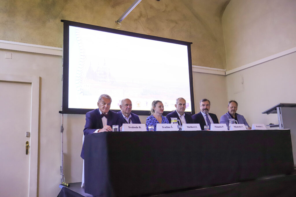 7. májové spondylochirurgické symposium otevřelo téma nádorového postižení páteře