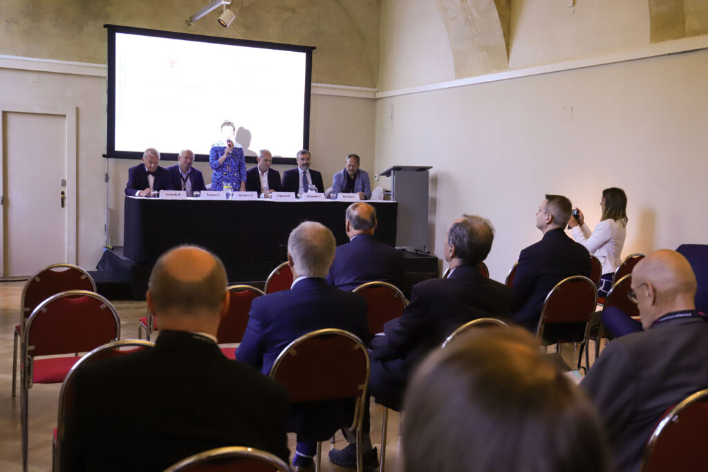 7. májové spondylochirurgické symposium otevřelo téma nádorového postižení páteře