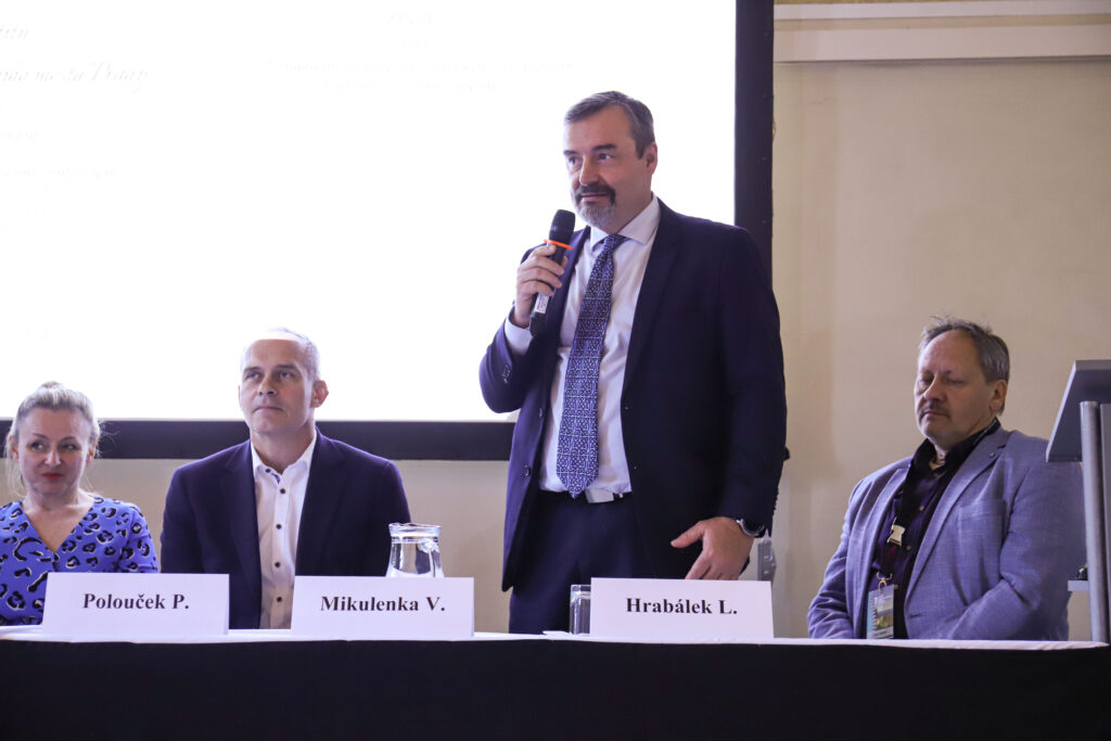 7. májové spondylochirurgické symposium otevřelo téma nádorového postižení páteře