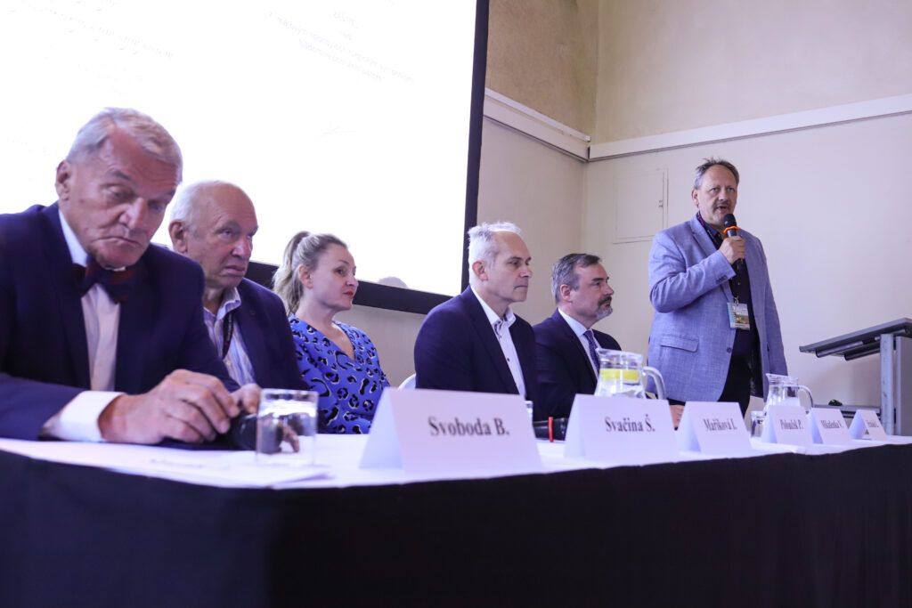 7. májové spondylochirurgické symposium otevřelo téma nádorového postižení páteře